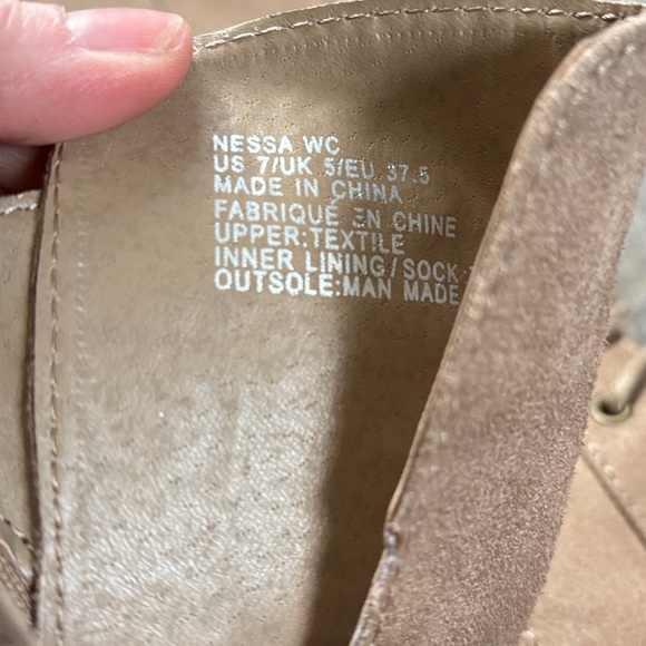 Tan Suede Lace-Up Boots with Chunky Heel NWOT - Picture 3 of 4